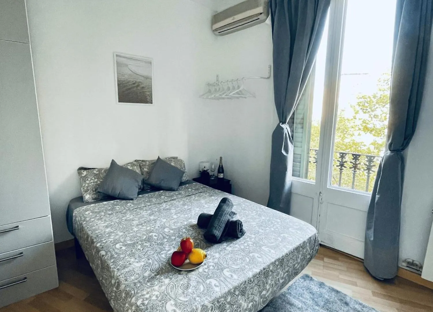 Valencia 2 Bed & Breakfast Barcelona Spain
